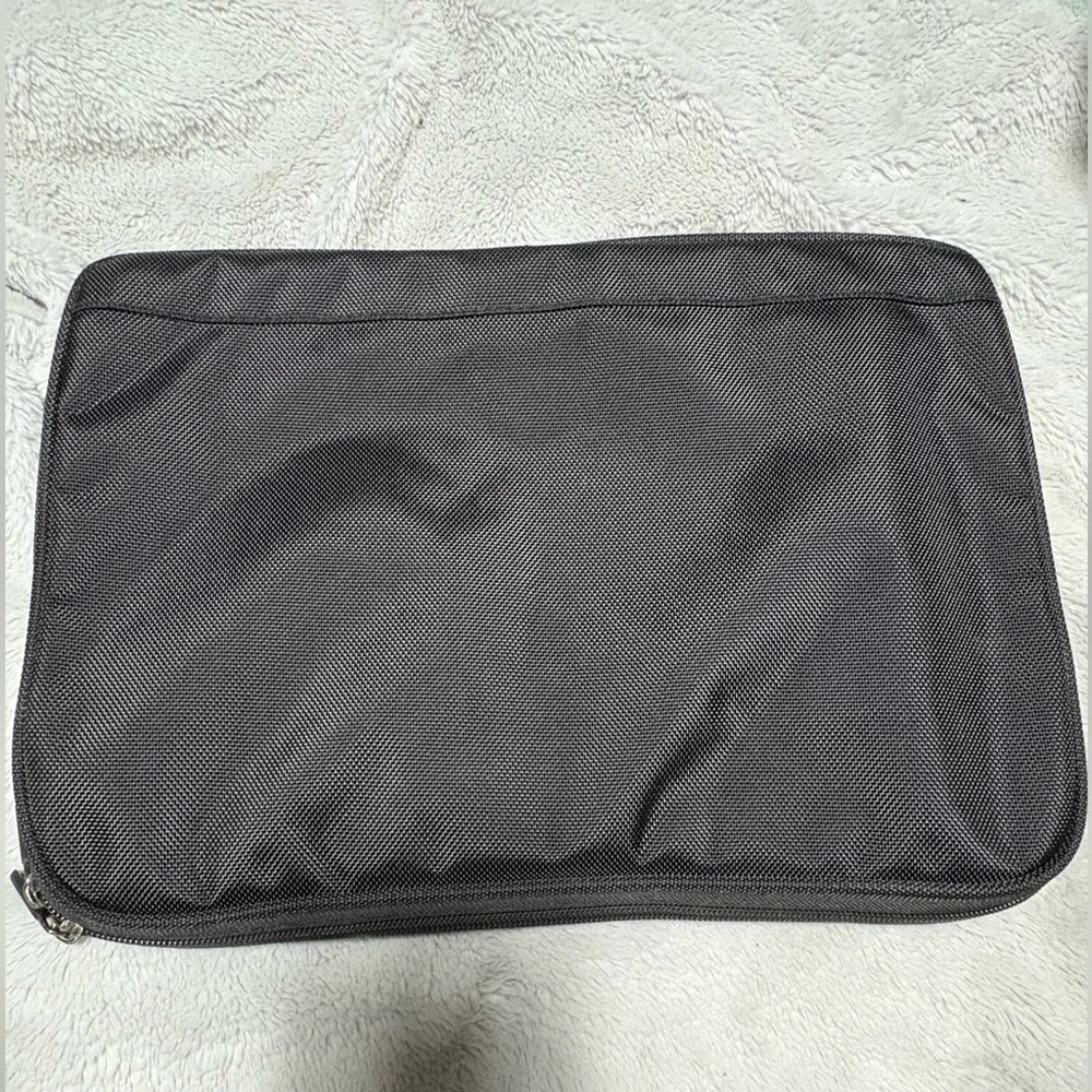 Wenger Black Tablet Sleeve with Durable Nylon